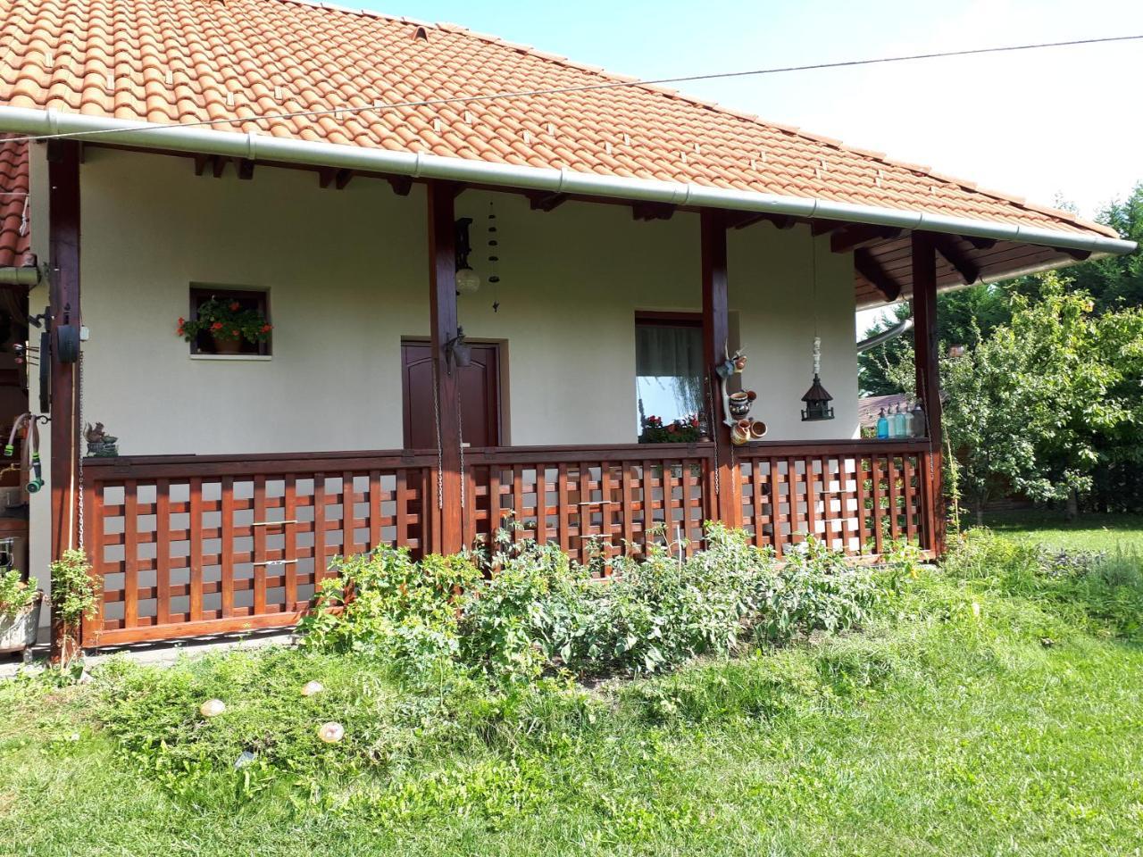 Kertvarosi Apartman Tiszaújváros Dış mekan fotoğraf