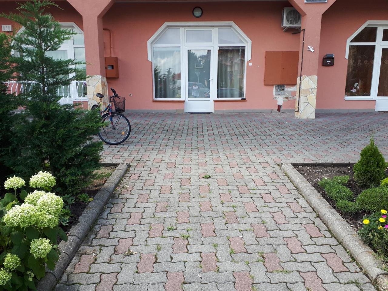 Kertvarosi Apartman Tiszaújváros Dış mekan fotoğraf