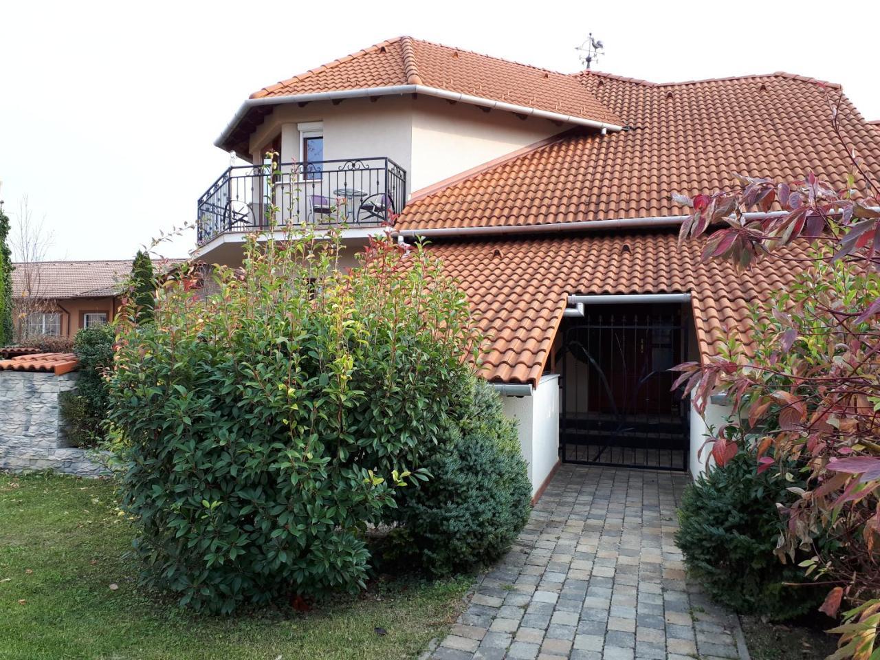 Kertvarosi Apartman Tiszaújváros Dış mekan fotoğraf