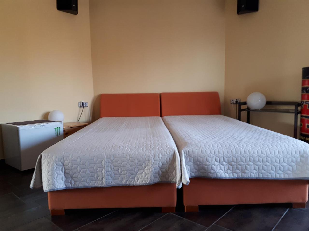 Kertvarosi Apartman Tiszaújváros Dış mekan fotoğraf