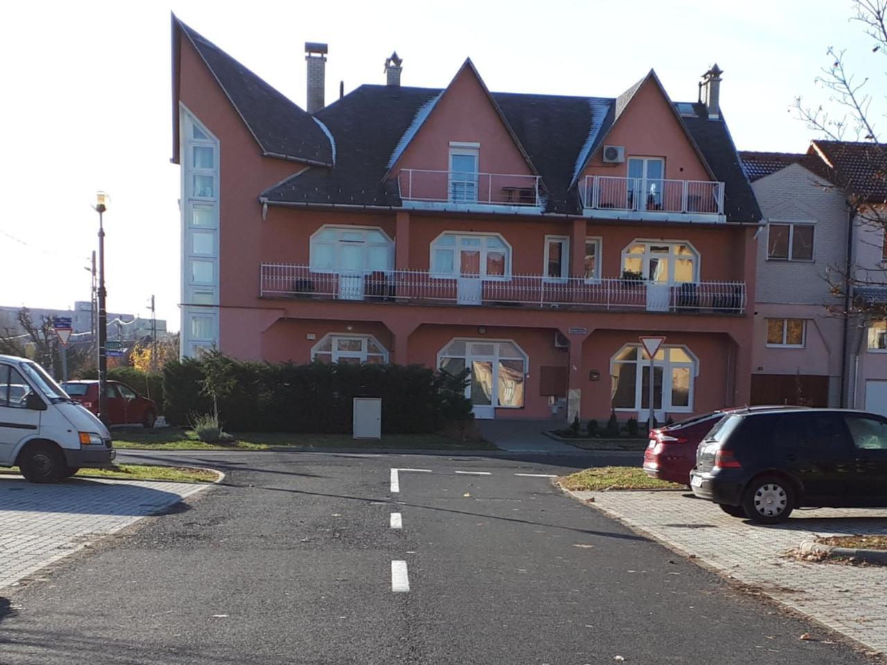 Kertvarosi Apartman Tiszaújváros Dış mekan fotoğraf